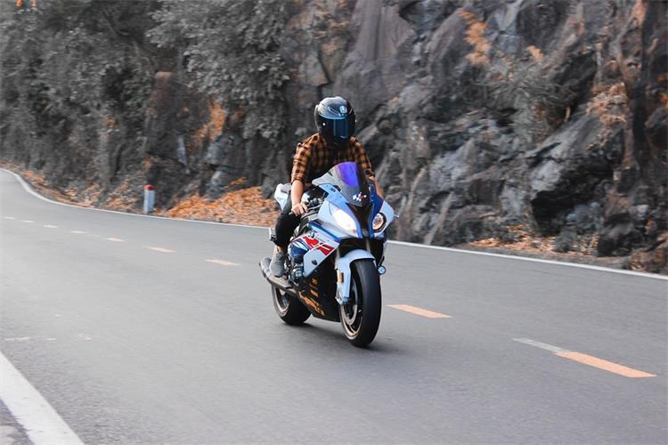 Slika /ILUSTRACIJE MUP NOVE 2021/motorcycle-5457821_960_720.jpg